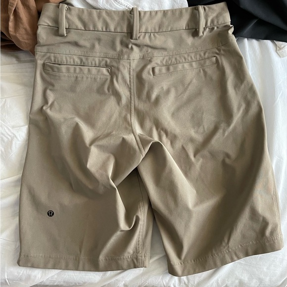 Lululemon ABC Classic Fit Golf Shorts 9” Tan Trench Khaki Size 30 Chino Stretch - Picture 2 of 3